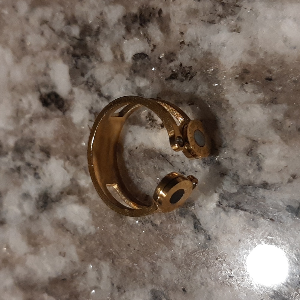 Venice Gold ring  size 8